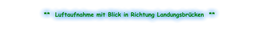 **  Luftaufnahme mit Blick in Richtung Landungsbrücken  **